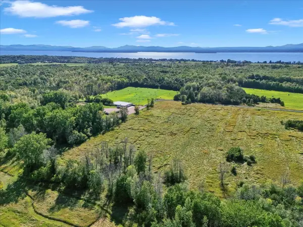 15 Hanson Lane, Grand Isle, VT 05458