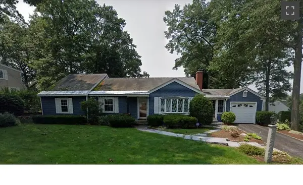 284 Hawthorne Street, Manchester, NH 03104