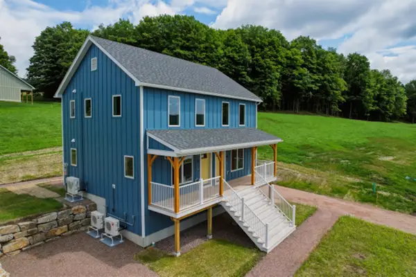 23 Pocket Road, Hinesburg, VT 05461