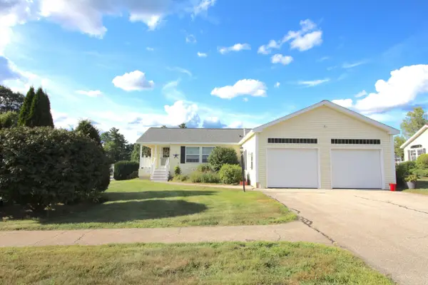 2 Loggers Lane, Sandown, NH 03873