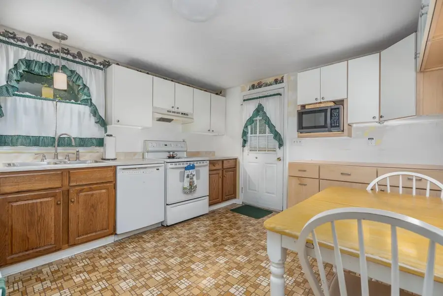 7 Woods Drive, Newmarket, NH 03857 - #3