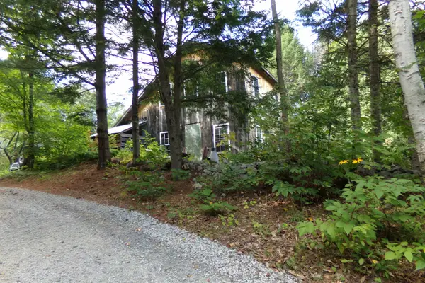 16 Keenan Pond Road, Topsham, VT 05076