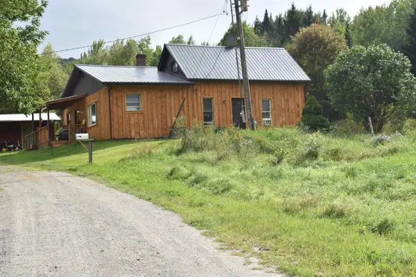 2689 Vermont Route 58 W, Irasburg, VT 05845