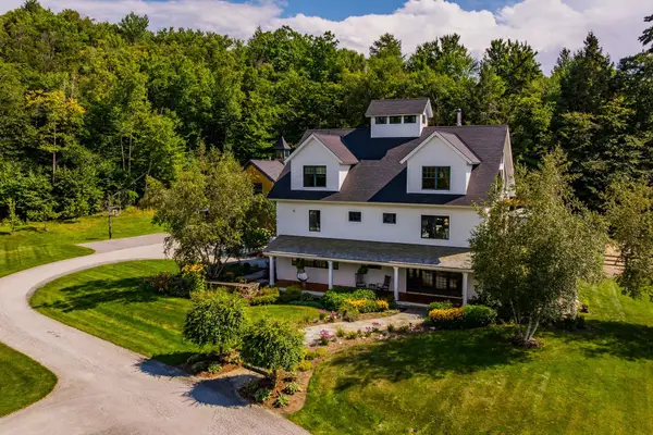 93 Elizabeth Court, Sunderland, VT 05250