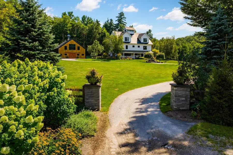 93 Elizabeth Court, Sunderland, VT 05250 - #2