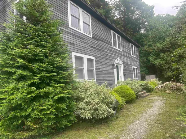 34 Pleasant Street, Proctor, VT 05765