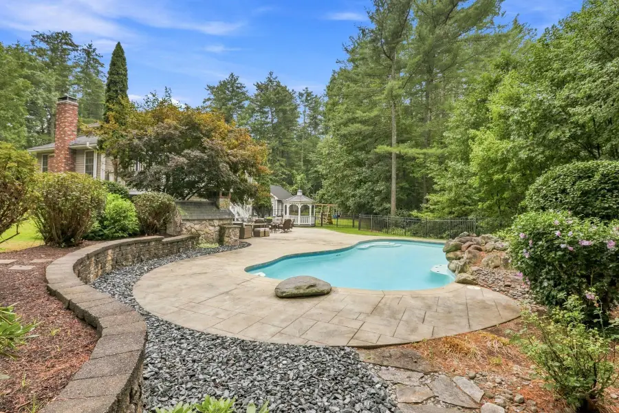 16 Lantern Lane, Londonderry, NH 03053 - #2