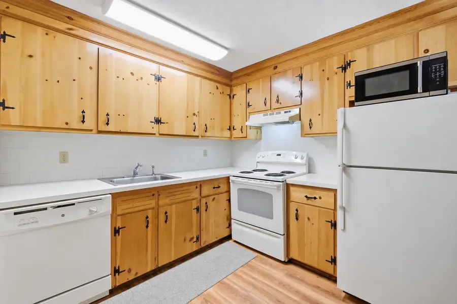 16 Victoria Circle, Pelham, NH 03076 - #2