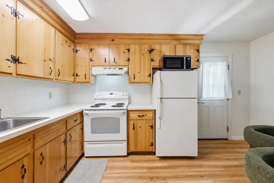 16 Victoria Circle, Pelham, NH 03076 - #3
