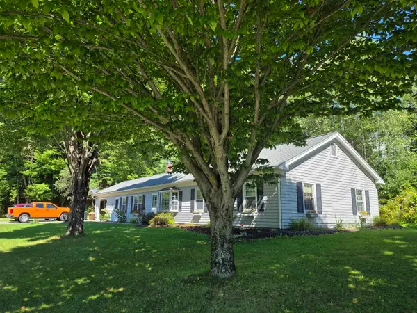 6861 VT Route 18, Waterford, VT 05819