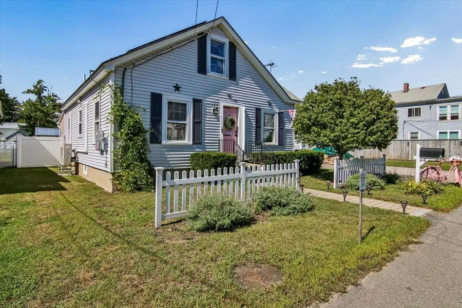 6 Fairview Street, Pinardville, NH 03102 - #3