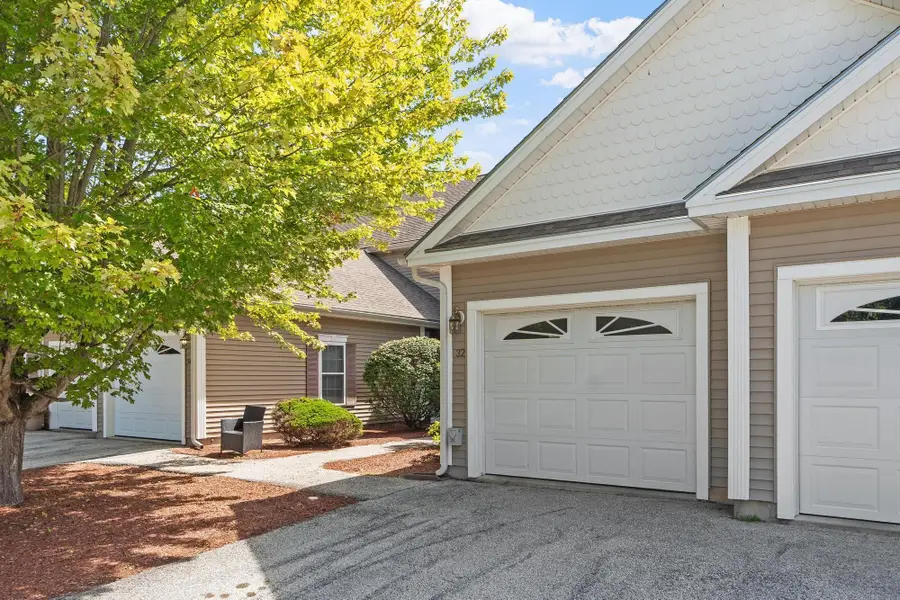 32 Overlook Circle, Hudson, NH 03051 - #3