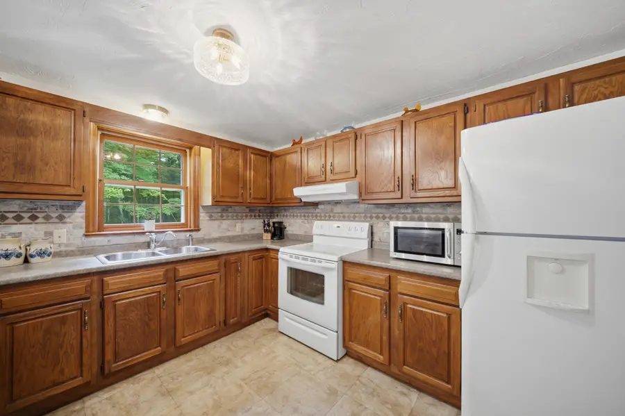 23 Samuel Drive, Epsom, NH 03234 - #2