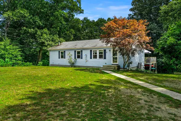 9 Dee Dee Drive, Sandown, NH 03873