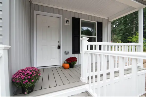 9 Cartwright Drive, Londonderry, NH 03053