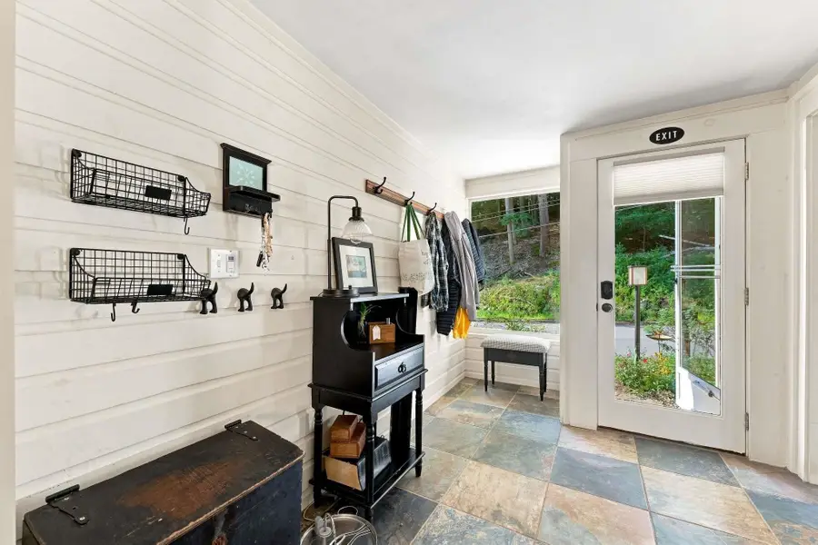 8 Old Coach Road, New Boston, NH 03070 - #2