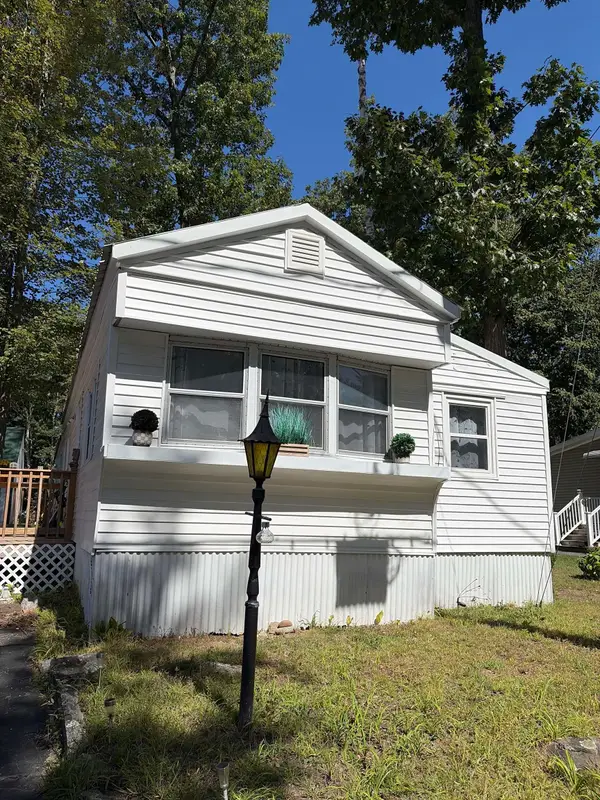 512 Canterbury Drive, Exeter, NH 03833