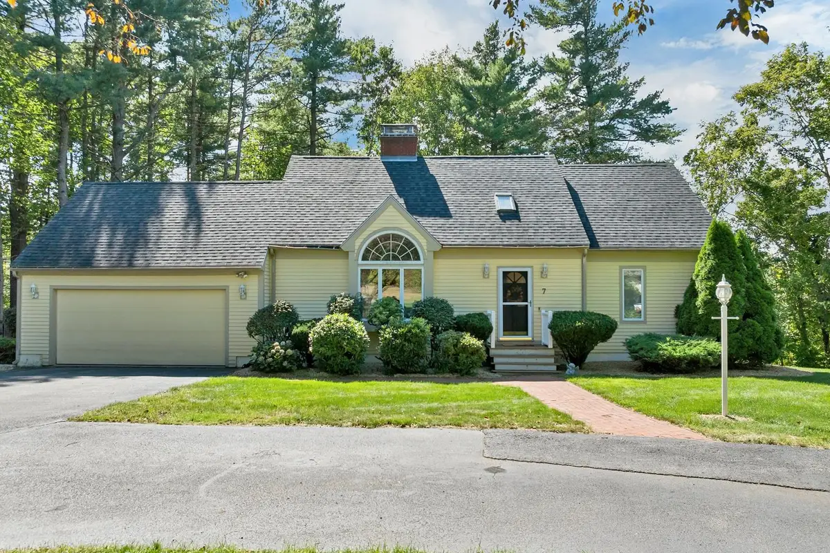 7 Virginia Court, Hooksett, NH 03106 - #1