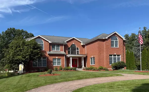 5 Crestwood Lane, Nashua, NH 03062