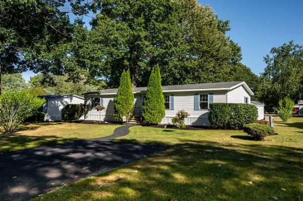 21 Oak Drive, North Hampton, NH 03862