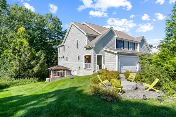 10 Blossom Lane, Stratham, NH 03885
