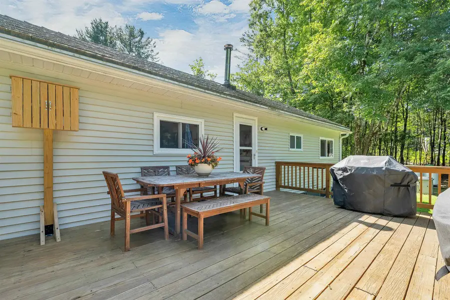 4 Fir Street, Londonderry, NH 03053 - #3