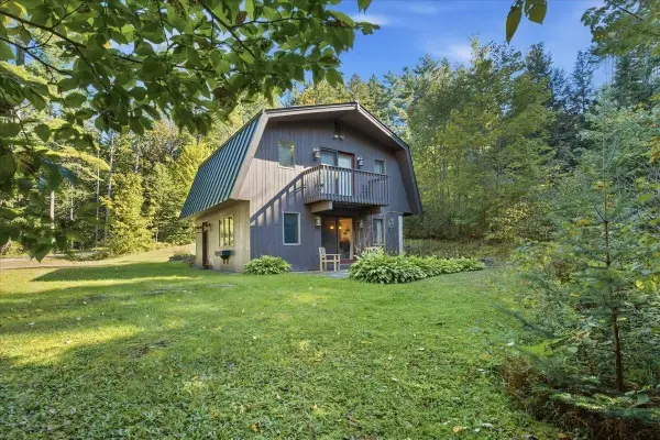14 Roberts Road, Londonderry, VT 05148