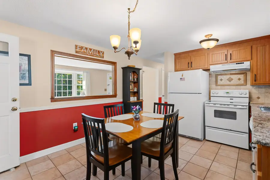 7 Olde Coach Road, Derry, NH 03038 - #3