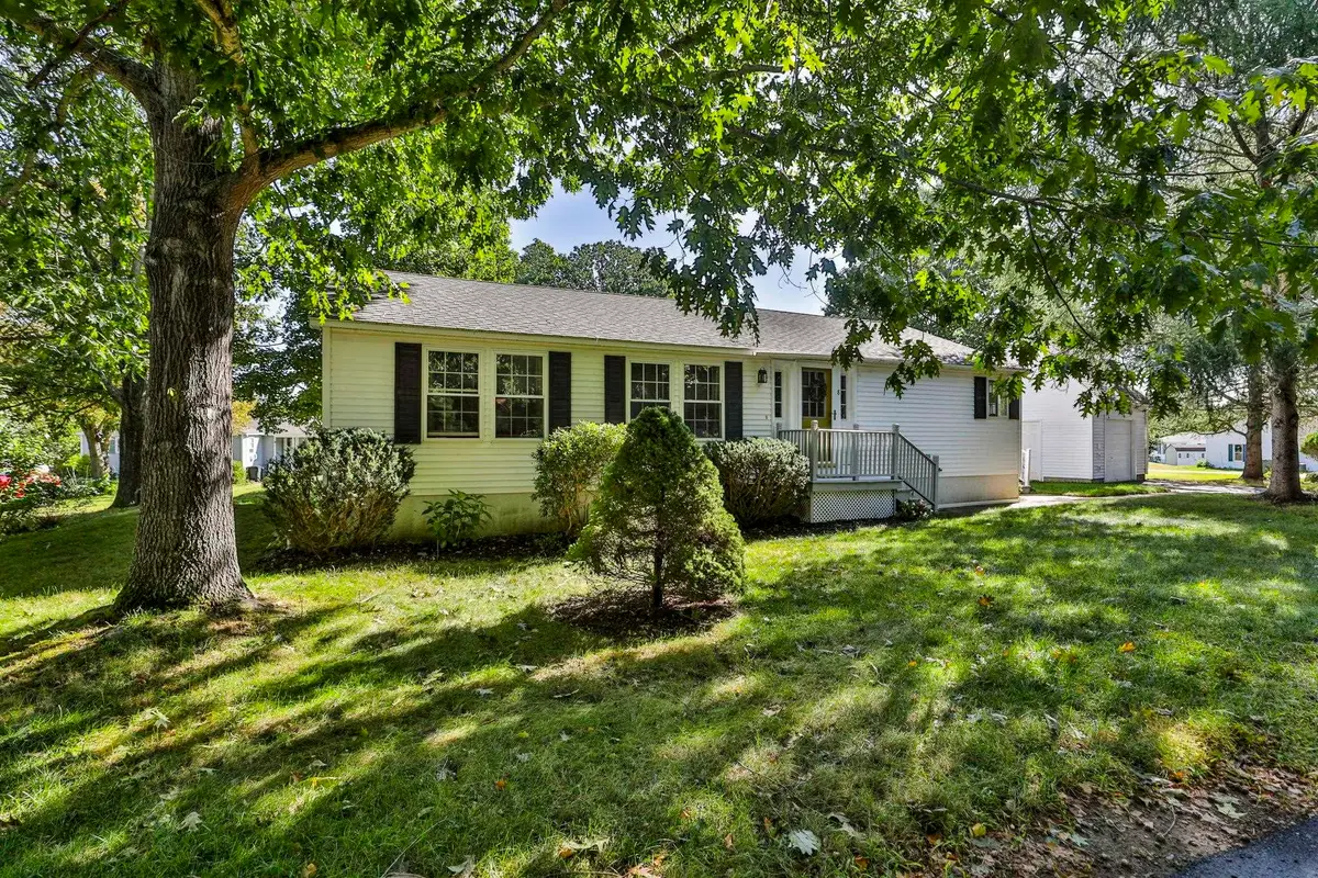 8 Aberdeen Drive, Stratham, NH 03885 - #1