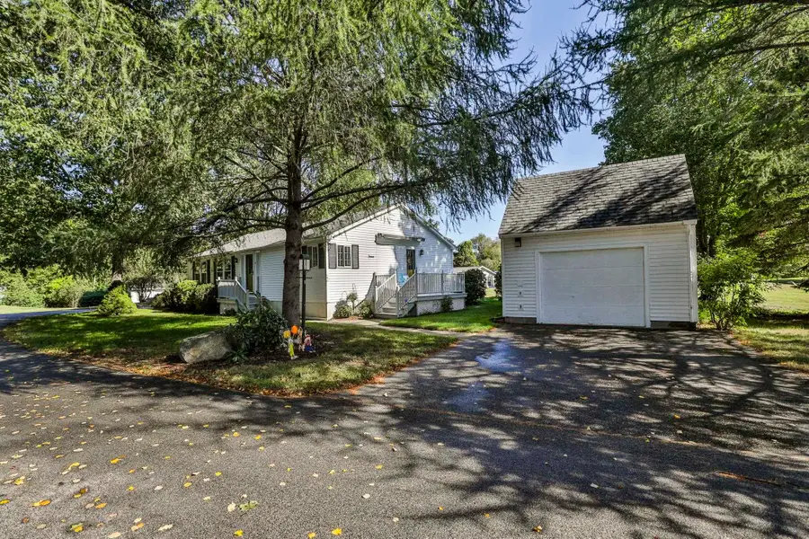 8 Aberdeen Drive, Stratham, NH 03885 - #2