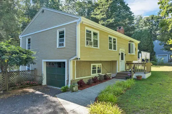33 Gale Village Road, Newton, NH 03858