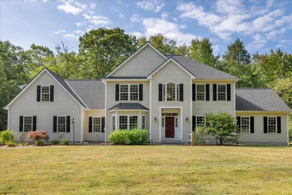 13 Daland Circle, Mont Vernon, NH 03057