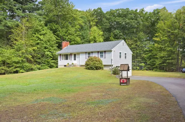 62 Royal Range Road, Sandown, NH 03873