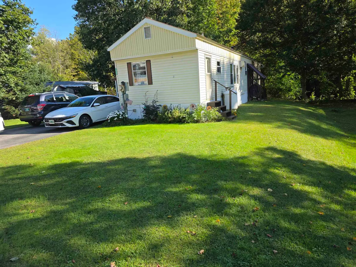 672 Giddings Street, North Springfield, VT 05150 - #1