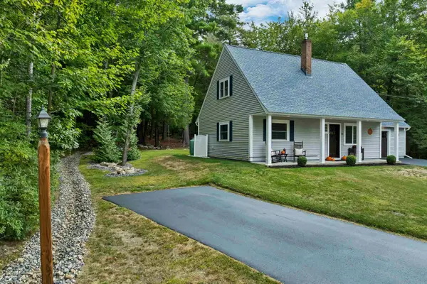 11 Knoll Road, Wolfeboro, NH 03894