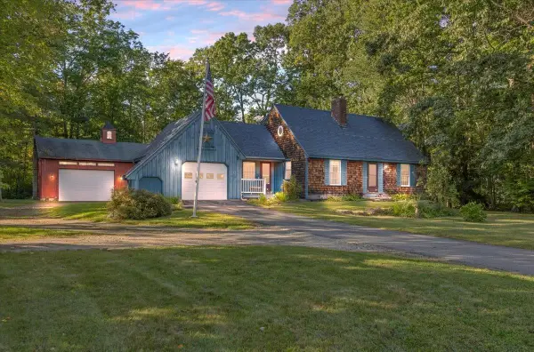 8 Juniper Road, Derry, NH 03038