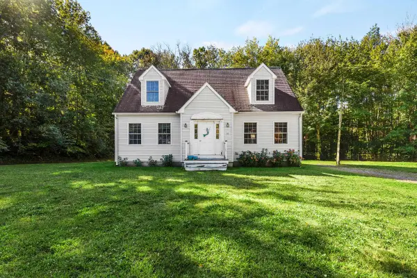 50 Drakeside Road, Hampton, NH 03842