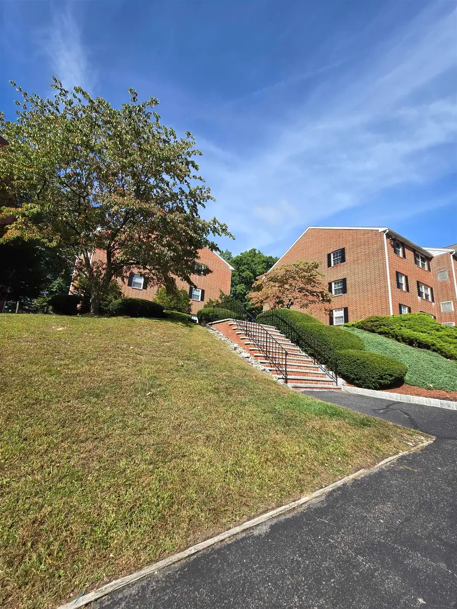 6 Louisburg Square #2, Nashua, NH 03060 - #3
