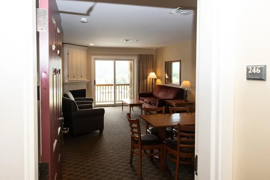 246/248 Qtr. I  Jackson Gore Inn, Ludlow, VT 05149 - #3