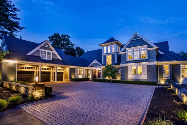 19 Arrow Head Drive, Bedford, NH 03110