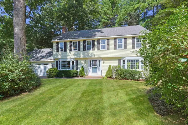 8 Birdie Lane, Hudson, NH 03051