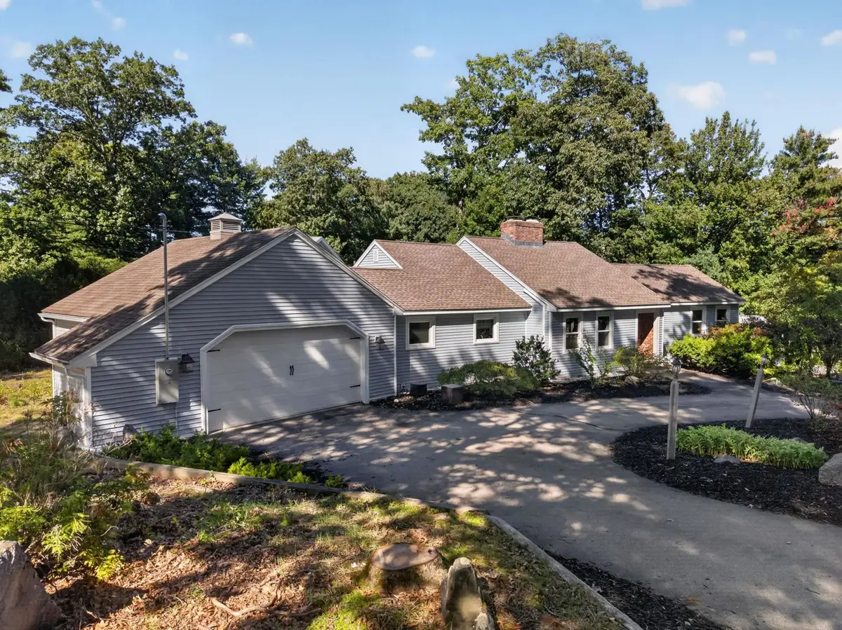 27 W Adelaide Avenue, Nashua, NH 03064 - #1