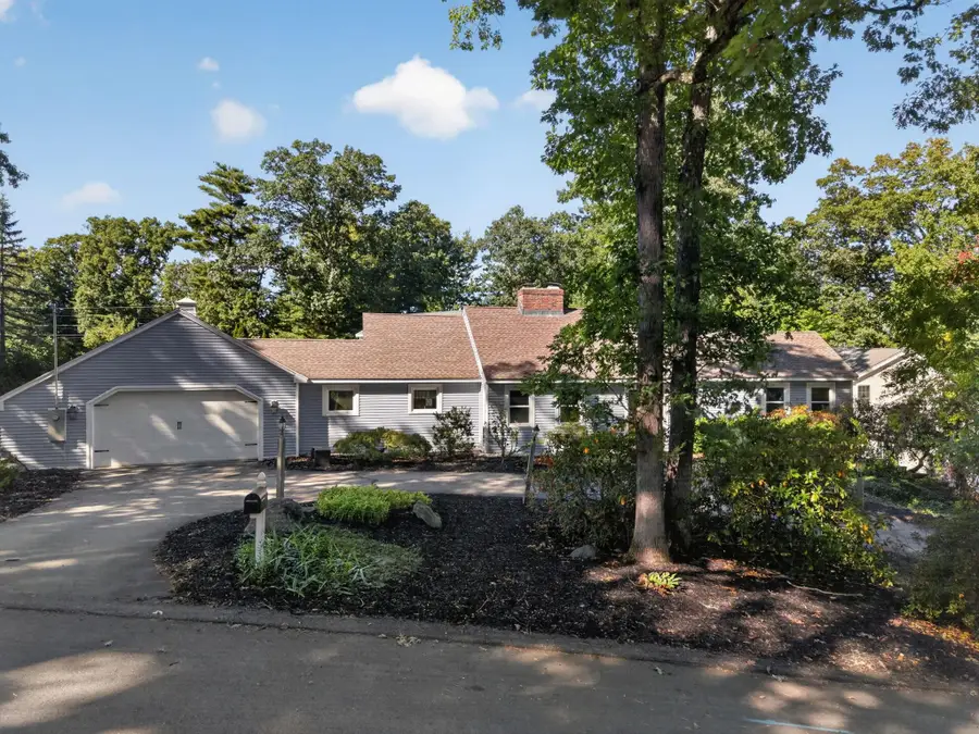 27 W Adelaide Avenue, Nashua, NH 03064 - #2