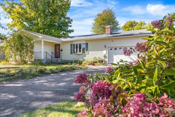 50 Lakewood Parkway, Burlington, VT 05408