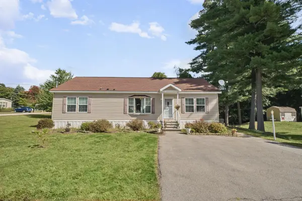 2 Hawthorne Lane, Nashua, NH 03062
