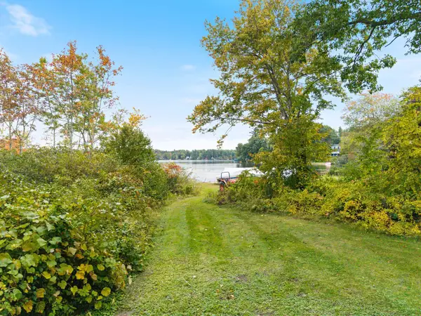 12 Holts Point Road, Sandown, NH 03873