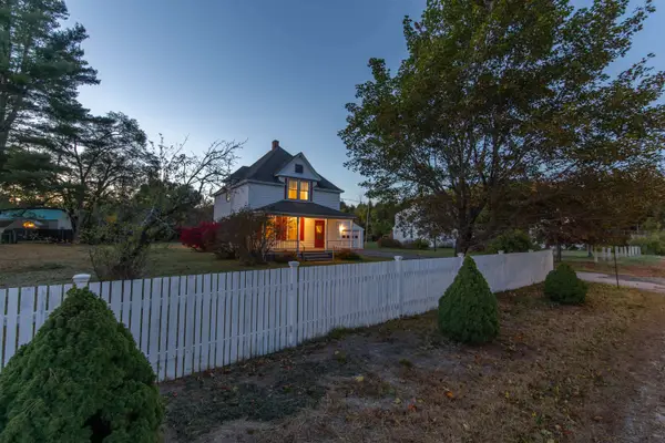 35 Deer Hill Road, Tamworth, NH 03817