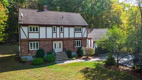 23 Golden Oaks Drive, Salem, NH 03079