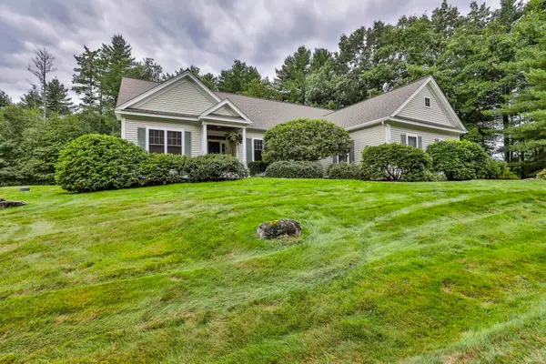 14 Hancock Drive, Bedford, NH 03110
