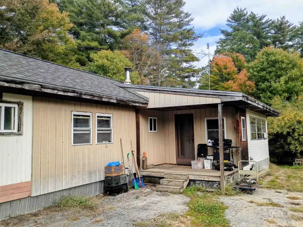 8 Darren Drive, Raymond, NH 03077